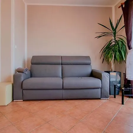 Apartament 4 *